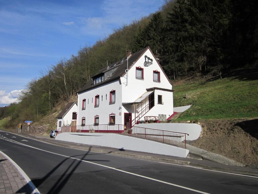 Gastehaus Am Fels Hotel Altenahr Exterior foto